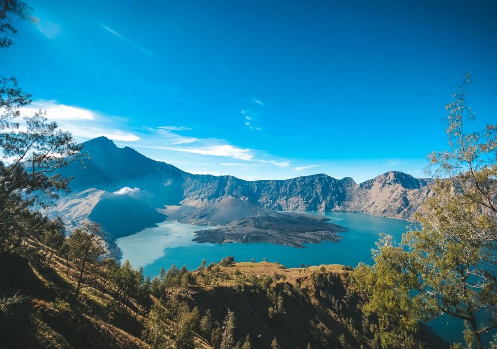 Pemandangan Pantai dan Paket Tour di Lombok